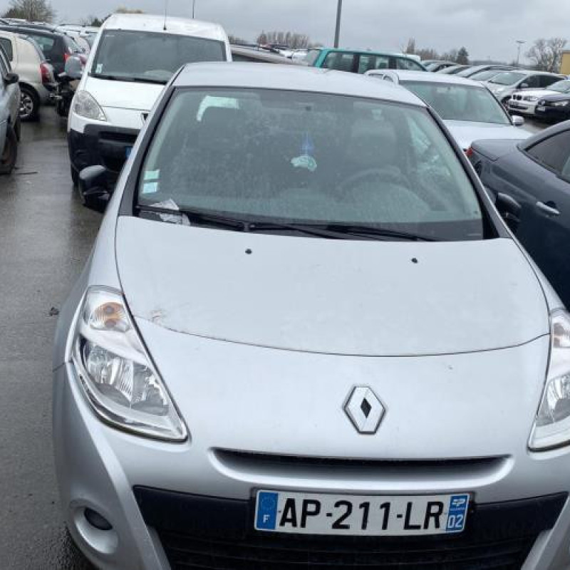 Pare choc arriere RENAULT CLIO 3 Photo n°15
