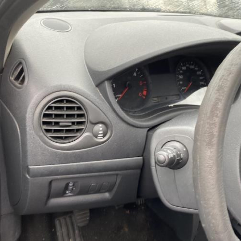 Pare choc arriere RENAULT CLIO 3 Photo n°18