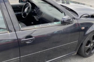 Pare boue arriere droit VOLKSWAGEN GOLF 4
