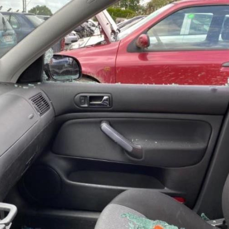 Pare boue arriere droit VOLKSWAGEN GOLF 4 Photo n°20