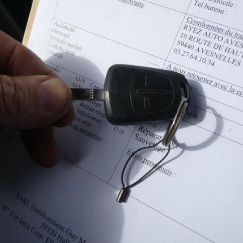 Pare choc arriere OPEL CORSA D Photo n°11