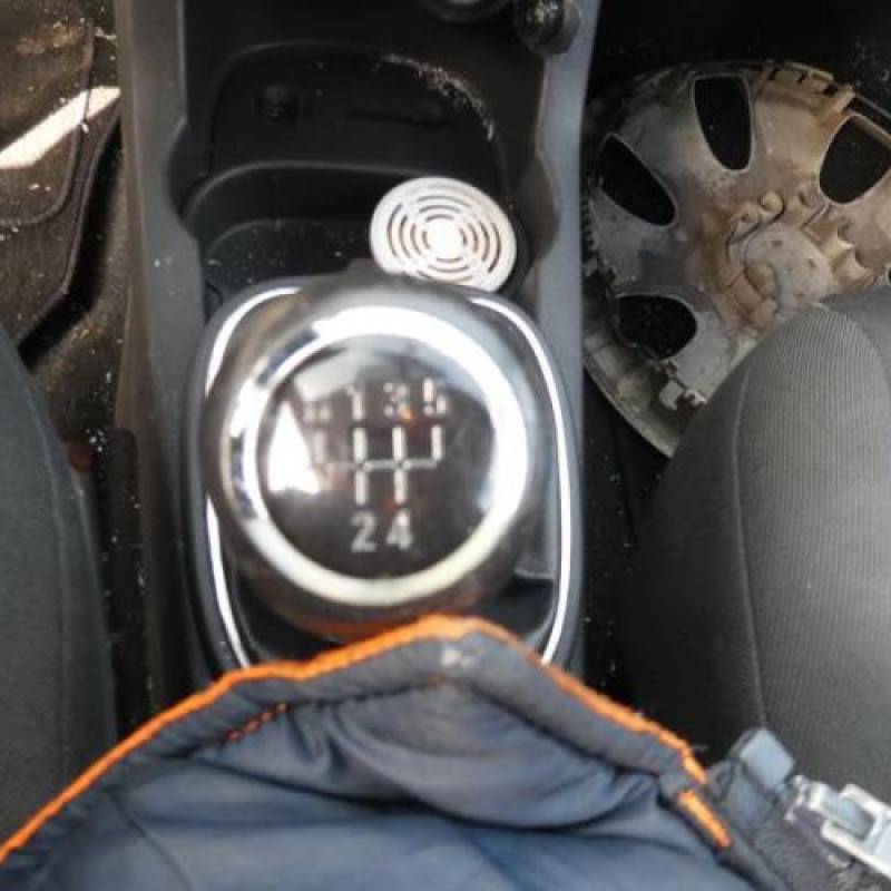 Pare choc arriere OPEL CORSA D Photo n°12