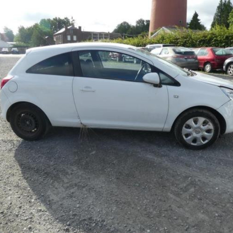 Pare choc arriere OPEL CORSA D Photo n°15