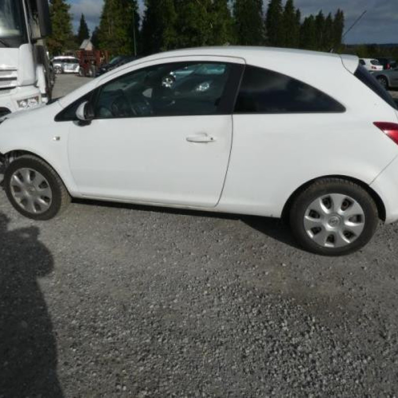 Pare choc arriere OPEL CORSA D Photo n°18
