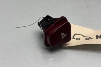 Bouton de warning PEUGEOT 607 Photo n°1