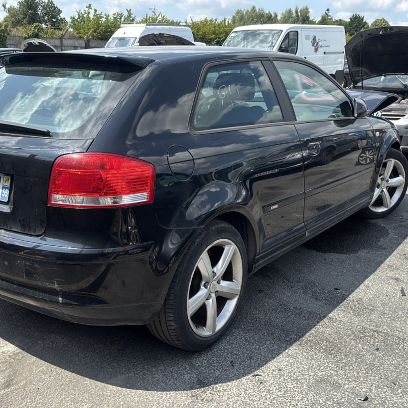 AUDI A3 2 PHASE 1 1.8 TFSI - 16V TURBO Photo n°14