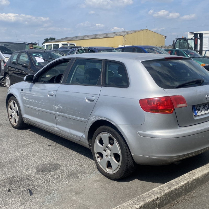 AUDI A3 2 SPORTBACK PHASE 1 1.9 TDI - 8V TURBO Photo n°3