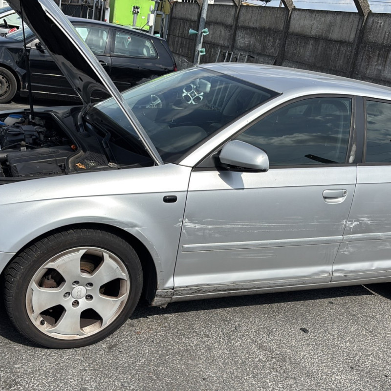 AUDI A3 2 SPORTBACK PHASE 1 1.9 TDI - 8V TURBO Photo n°13