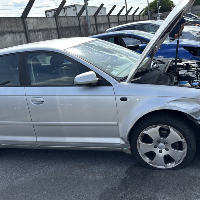 AUDI A3 2 SPORTBACK PHASE 1 1.9 TDI - 8V TURBO Photo n°14