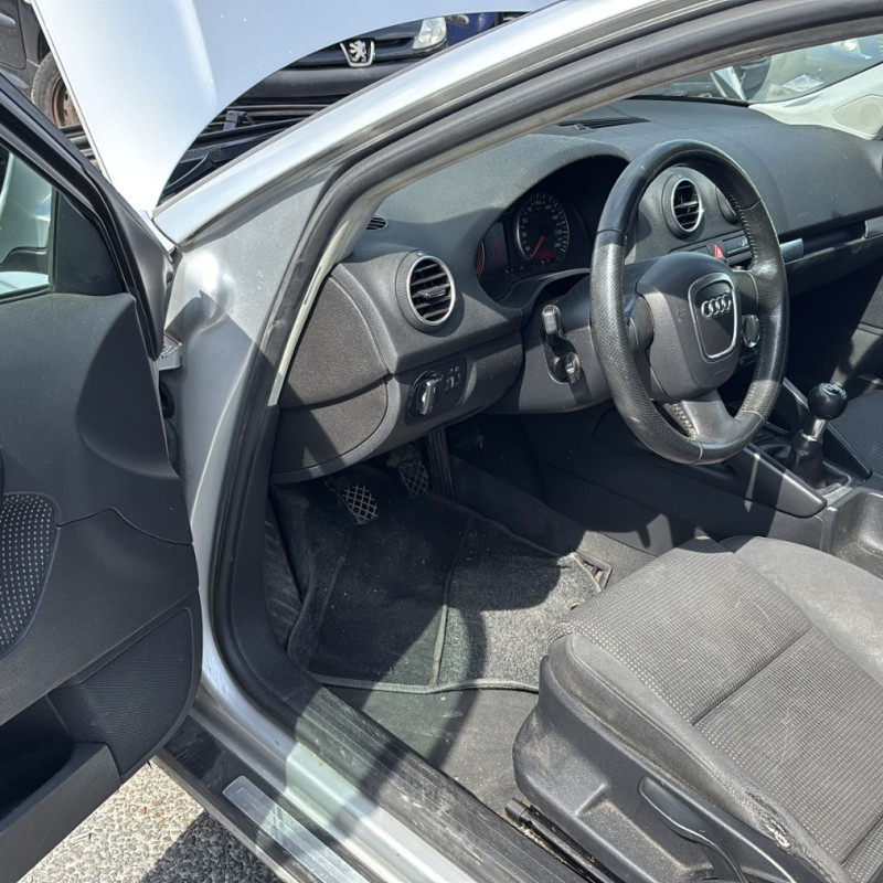 AUDI A3 2 SPORTBACK PHASE 1 1.9 TDI - 8V TURBO Photo n°17