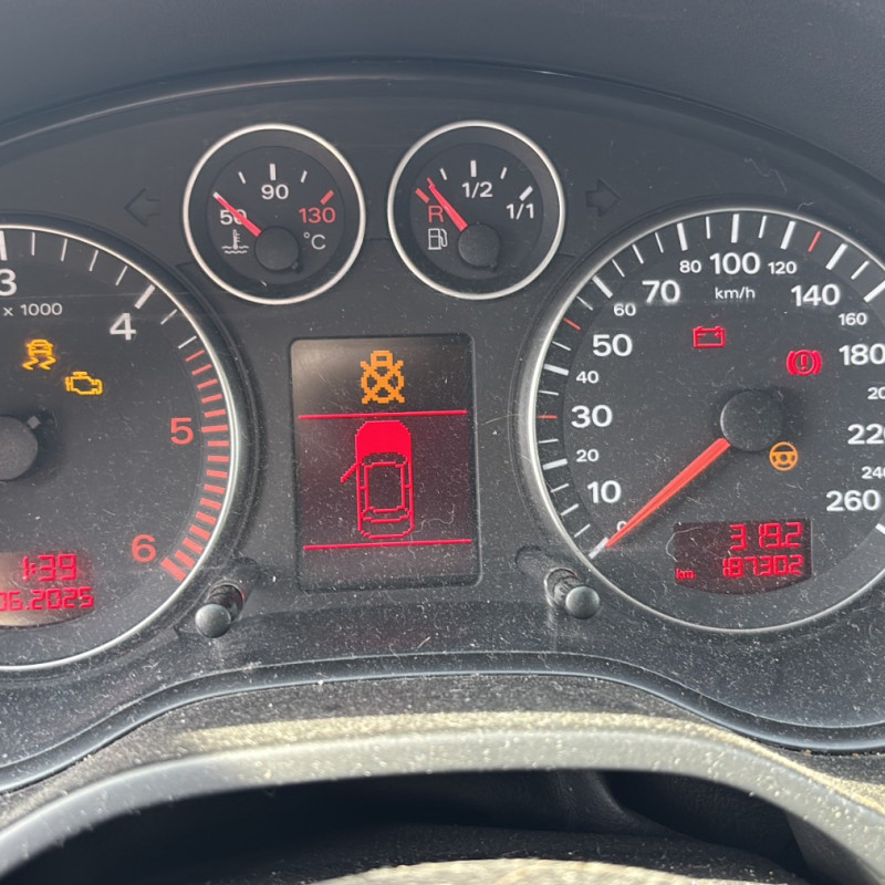AUDI A3 2 SPORTBACK PHASE 1 1.9 TDI - 8V TURBO Photo n°23