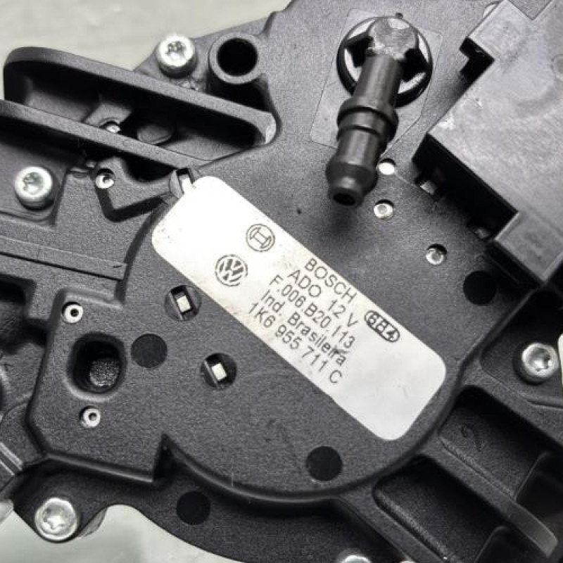 Moteur essuie glace arriere VOLKSWAGEN GOLF 5 Photo n°3