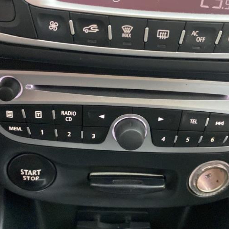 Porte avant droit RENAULT MEGANE 3 Photo n°15