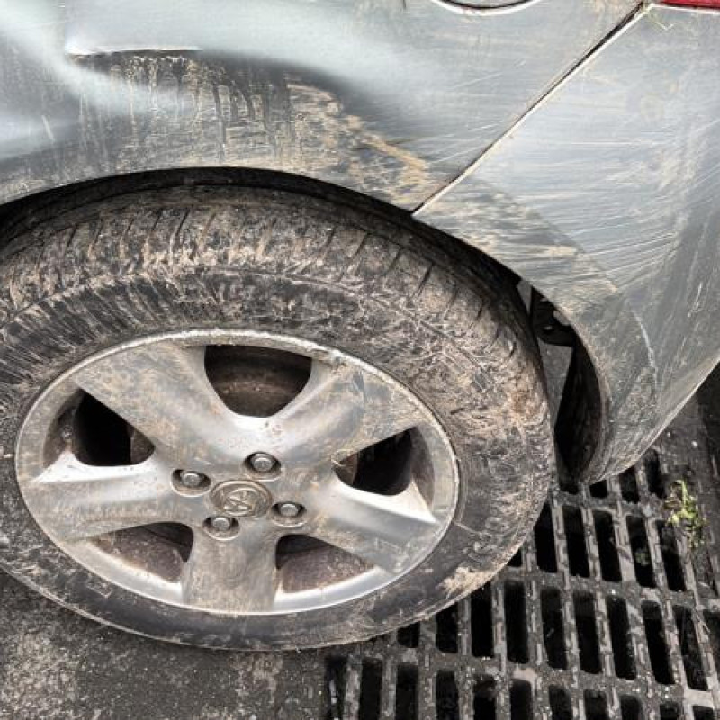 Pretensionneur de ceinture avant droit TOYOTA YARIS 2 Photo n°15