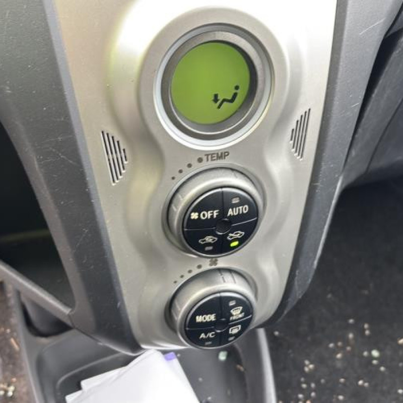 Pretensionneur de ceinture avant droit TOYOTA YARIS 2 Photo n°18