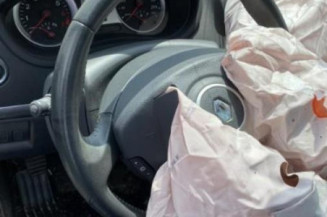Pare choc arriere RENAULT CLIO 3