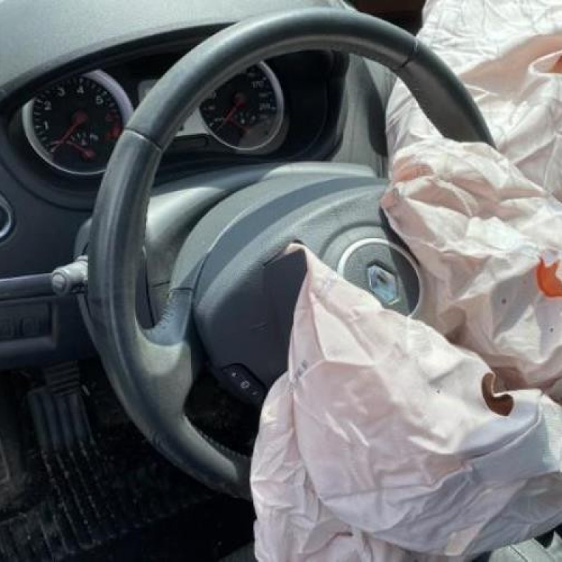 Pare choc arriere RENAULT CLIO 3 Photo n°7