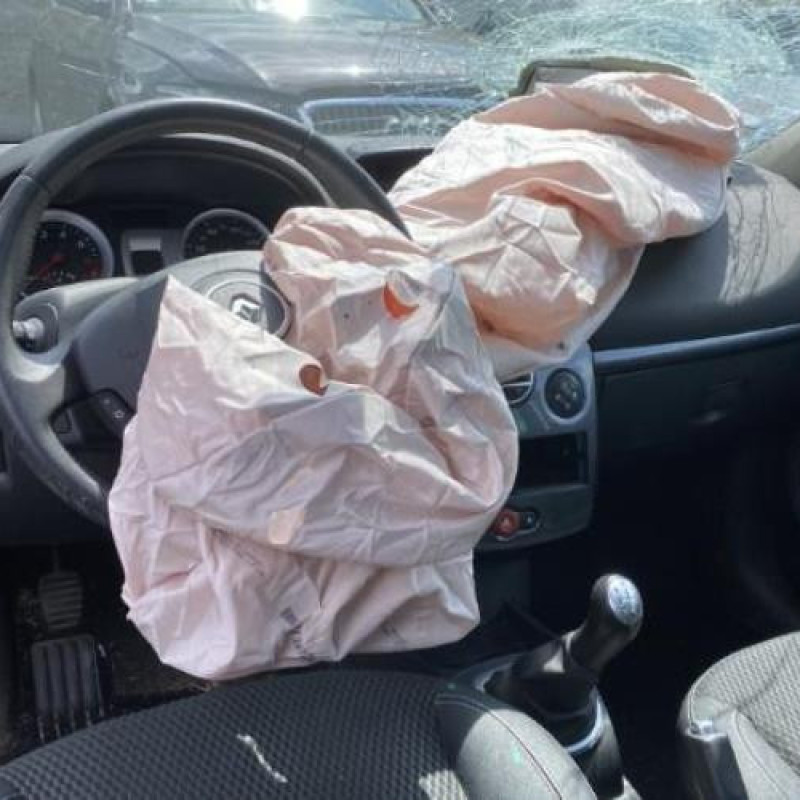 Pare choc arriere RENAULT CLIO 3 Photo n°12