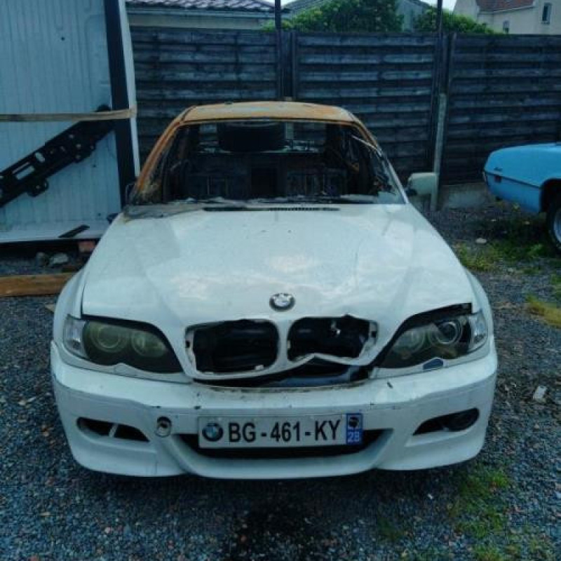 Pare choc arriere BMW SERIE 3 E46 Photo n°14