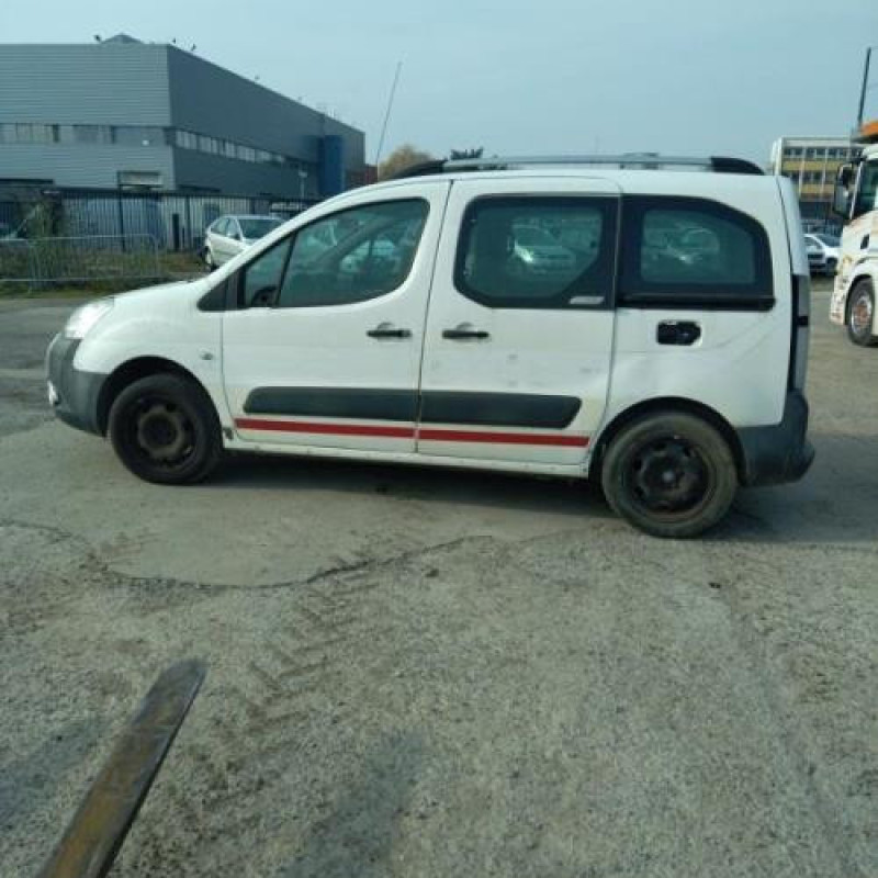 Pare choc avant CITROEN BERLINGO 2 Photo n°17