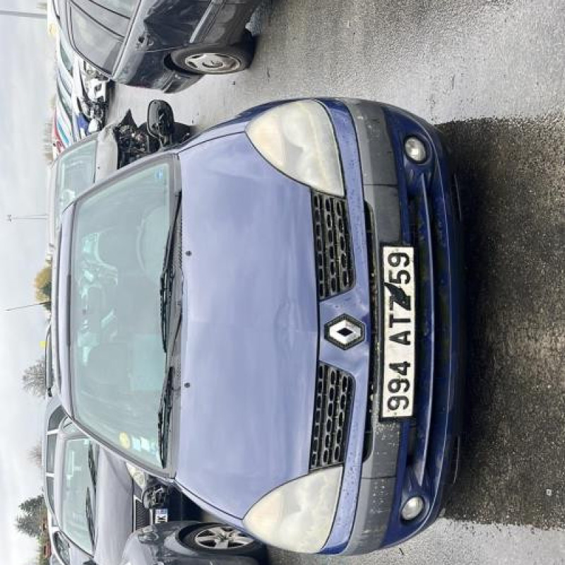 Pare choc avant RENAULT CLIO 2 Photo n°11