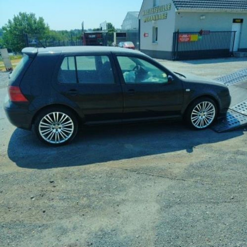 Pare choc arriere VOLKSWAGEN GOLF 4 Photo n°16