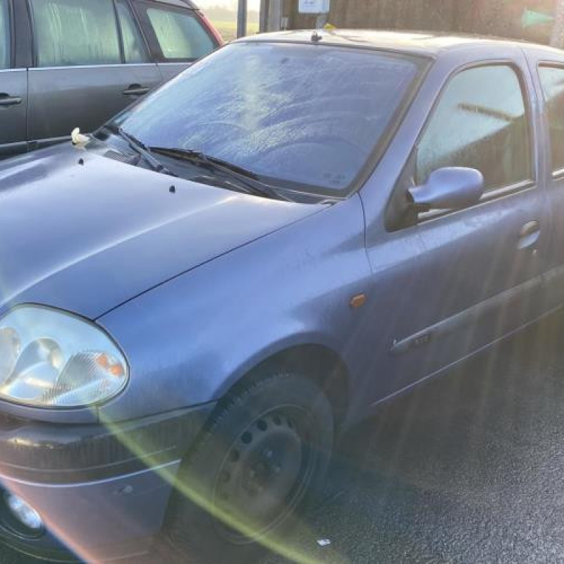 Pare choc avant RENAULT CLIO 2 Photo n°12