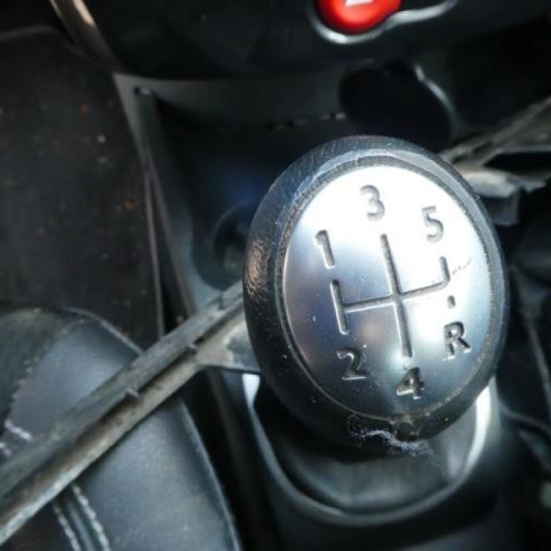 Pare choc arriere RENAULT CLIO 3 Photo n°4