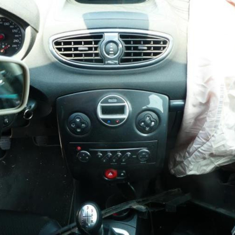 Pare choc arriere RENAULT CLIO 3 Photo n°11