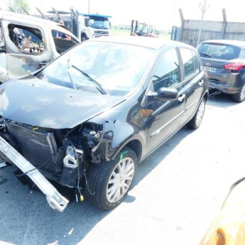 Pare choc arriere RENAULT CLIO 3 Photo n°12