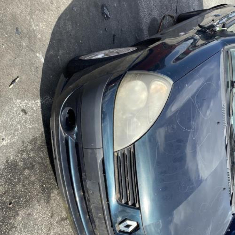 Pare choc avant RENAULT CLIO 2 Photo n°7