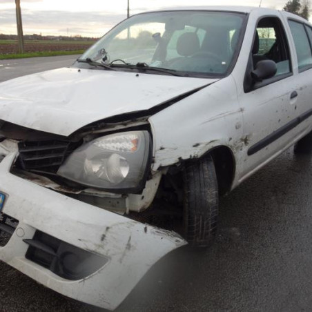 Vitre avant gauche RENAULT CLIO 2 CAMPUS Photo n°1