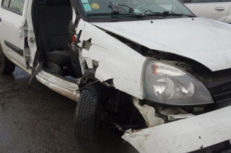 Vitre avant gauche RENAULT CLIO 2 CAMPUS