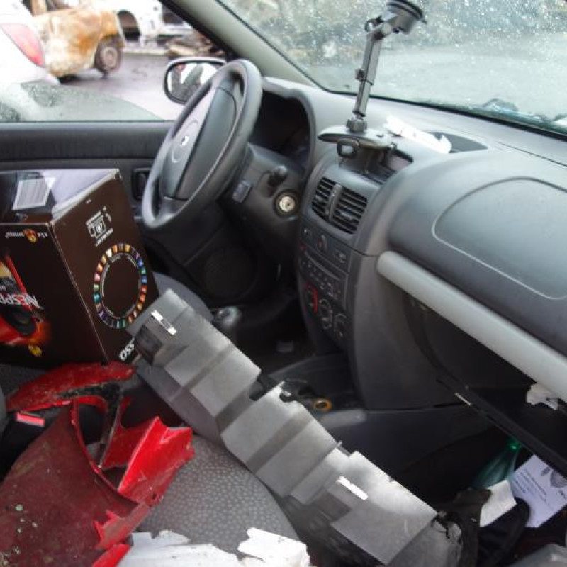 Vitre avant gauche RENAULT CLIO 2 CAMPUS Photo n°5