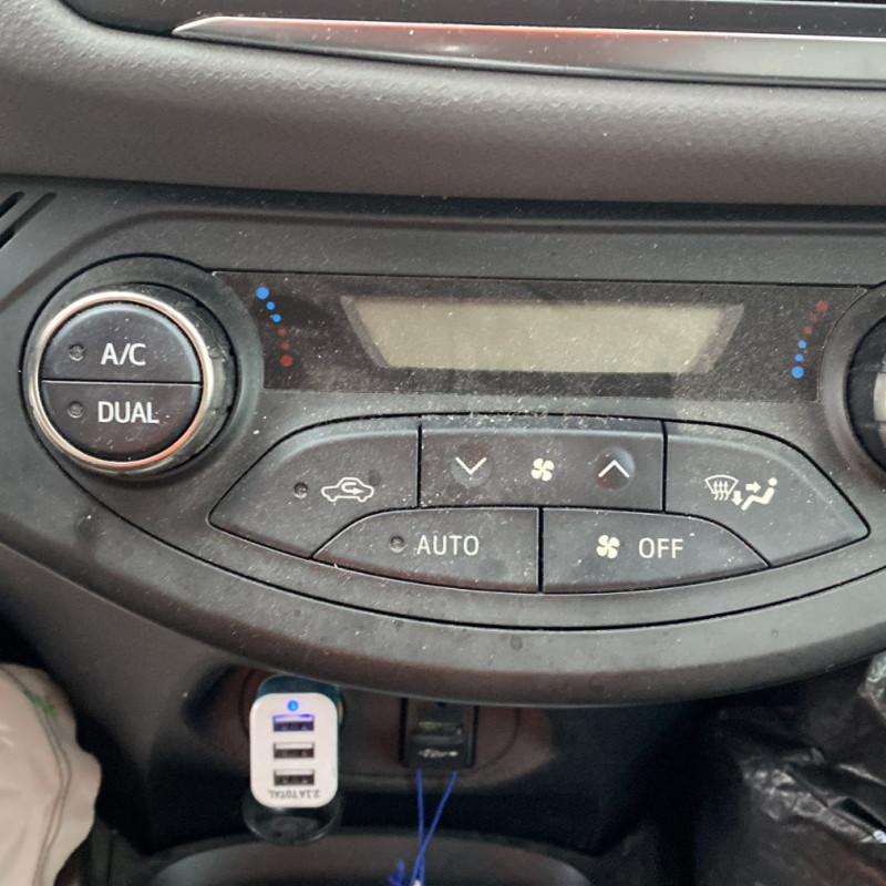 TOYOTA YARIS 3 PHASE 2 1.5i - 16V HYBRID Photo n°8