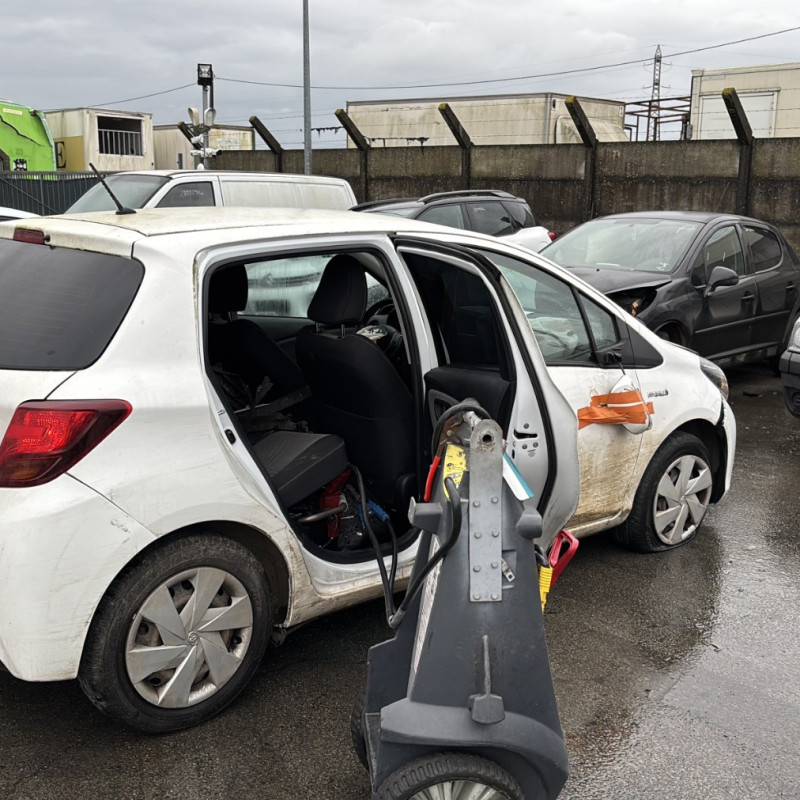 TOYOTA YARIS 3 PHASE 2 1.5i - 16V HYBRID Photo n°13