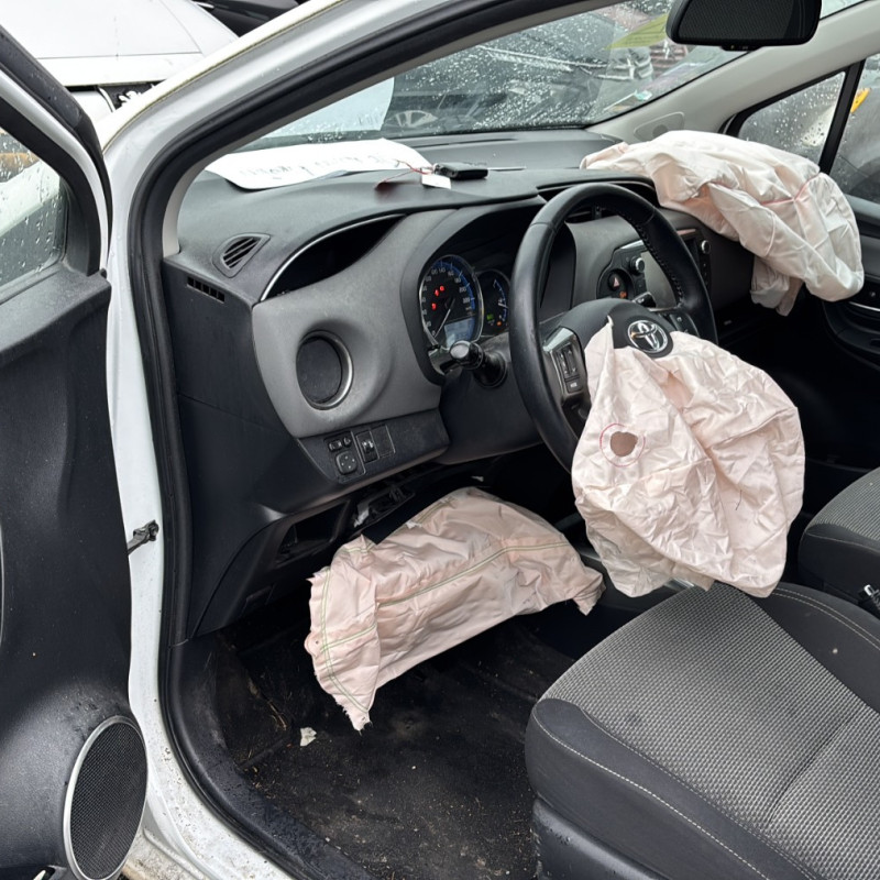 TOYOTA YARIS 3 PHASE 2 1.5i - 16V HYBRID Photo n°19