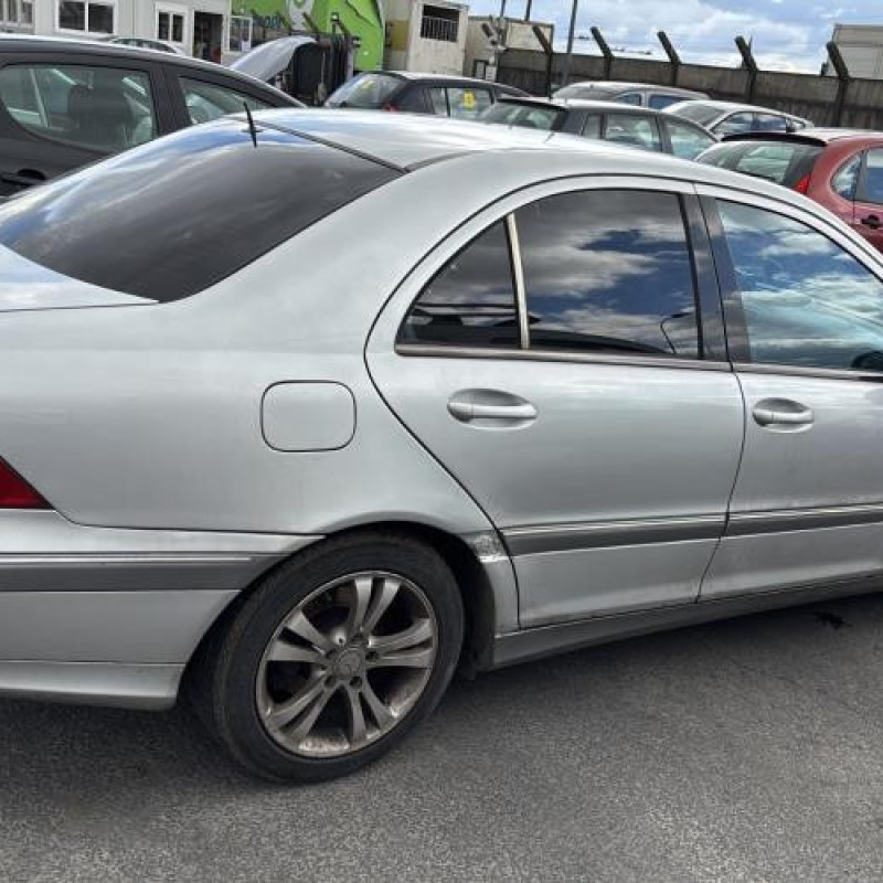 Capot MERCEDES CLASSE C 203 Photo n°18