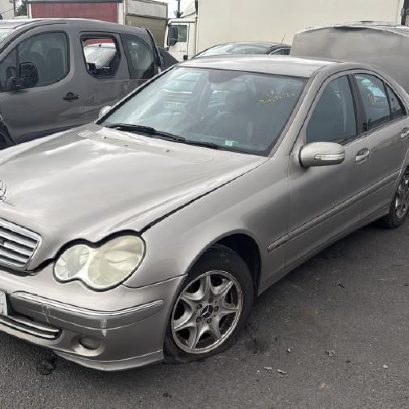 Capot MERCEDES CLASSE C 203 Photo n°12