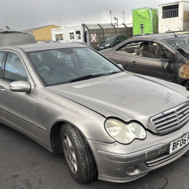 Capot MERCEDES CLASSE C 203 Photo n°13
