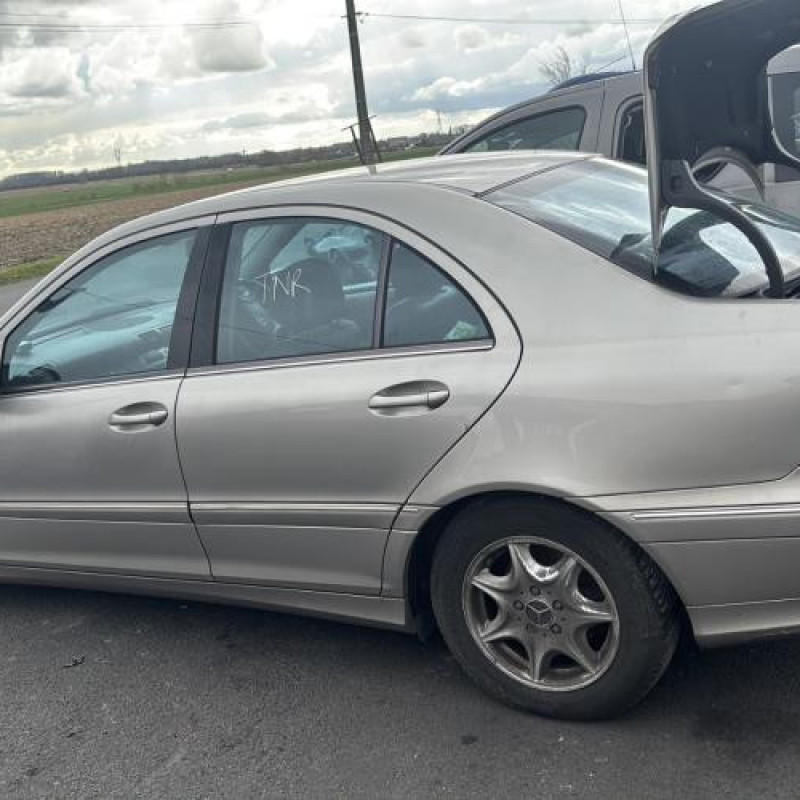 Capot MERCEDES CLASSE C 203 Photo n°17