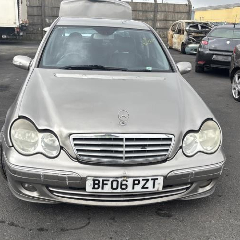 Capot MERCEDES CLASSE C 203 Photo n°19