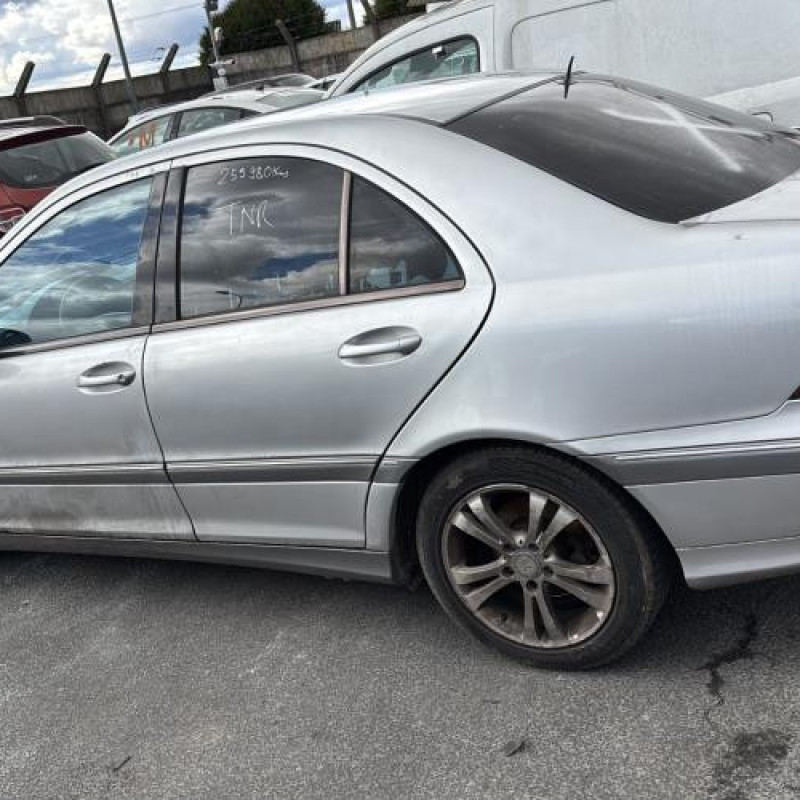Pare choc avant MERCEDES CLASSE C 203 Photo n°15