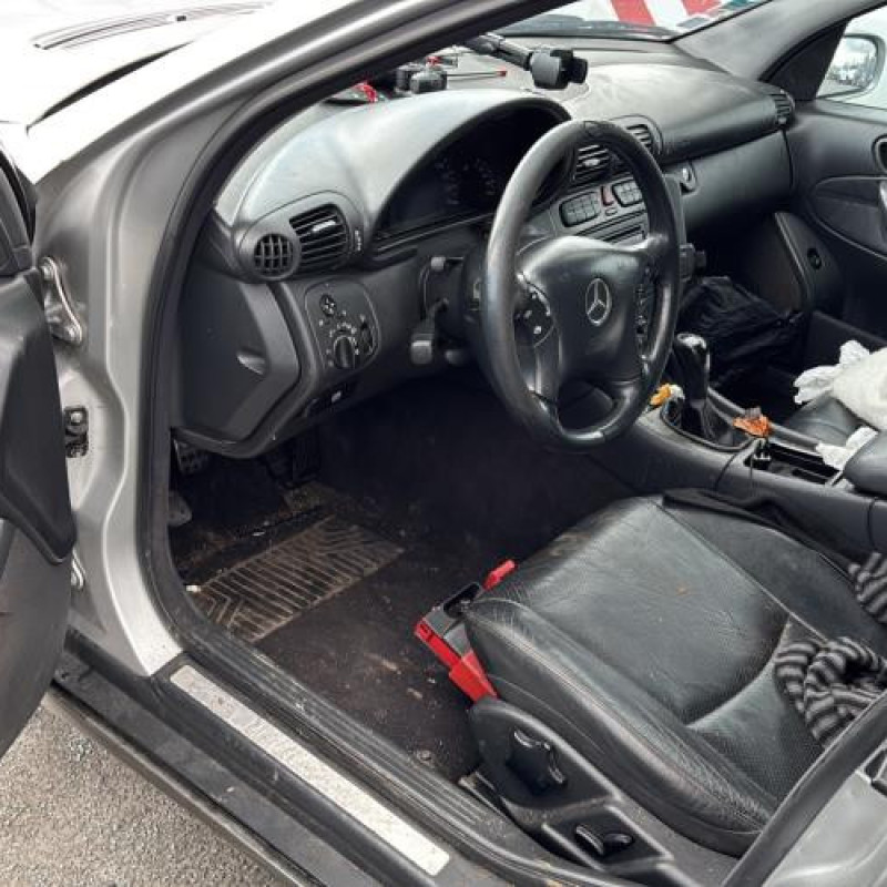 Pare choc avant MERCEDES CLASSE C 203 Photo n°18