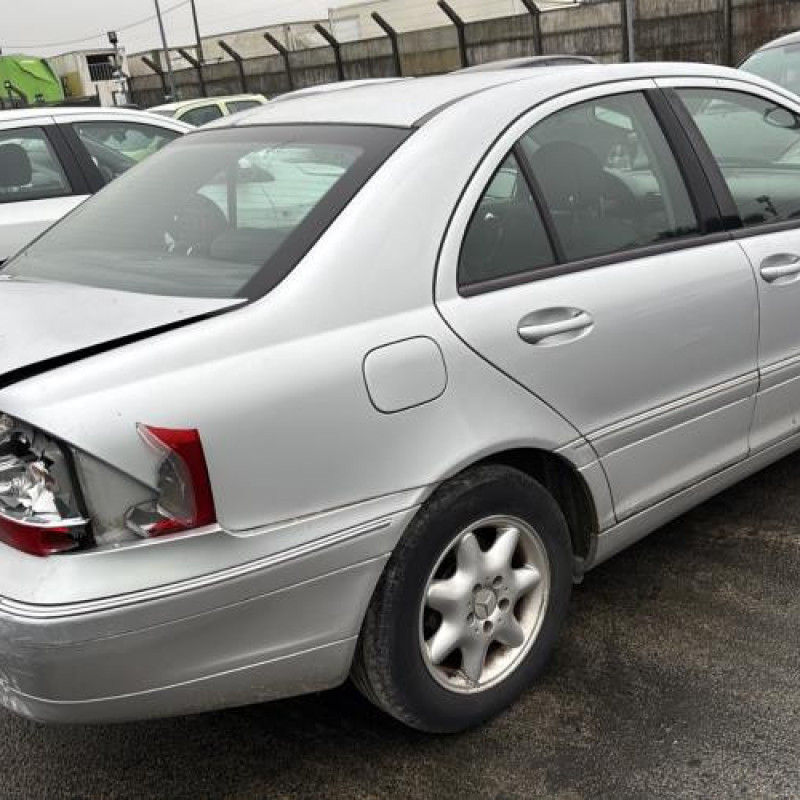 Pare choc avant MERCEDES CLASSE C 203 Photo n°13
