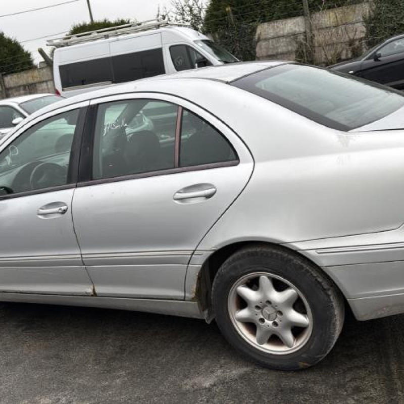Pare choc avant MERCEDES CLASSE C 203 Photo n°16