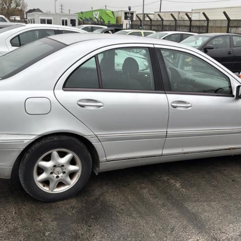 Pare choc avant MERCEDES CLASSE C 203 Photo n°17
