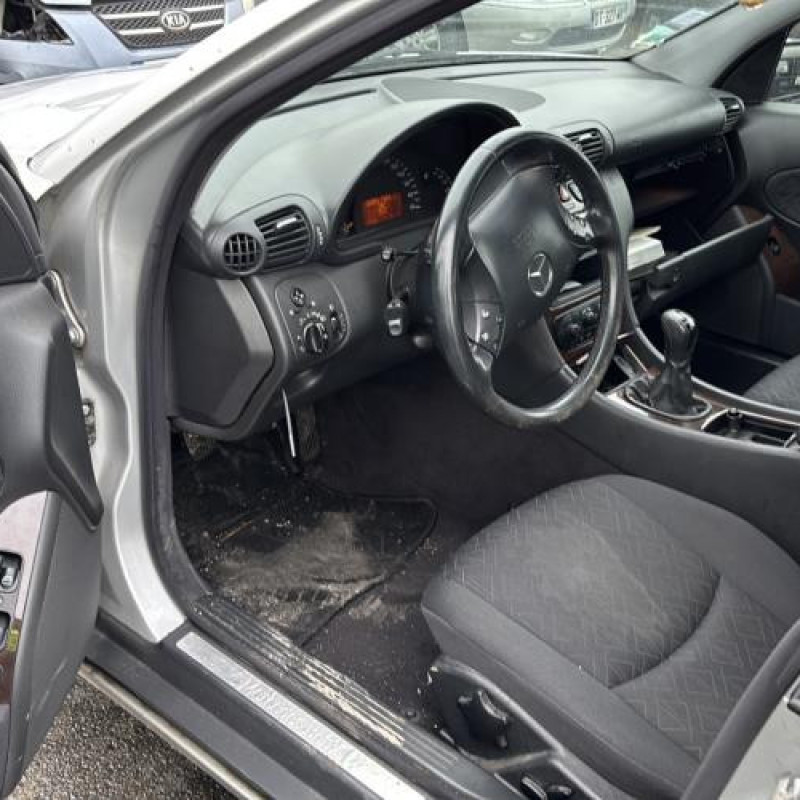 Pare choc avant MERCEDES CLASSE C 203 Photo n°19