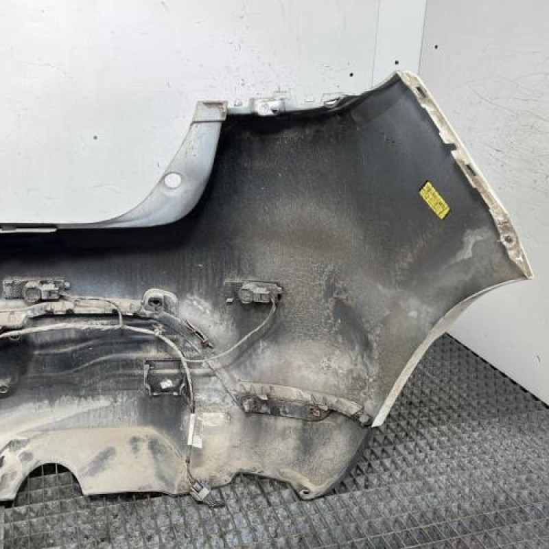 Pare choc arriere RENAULT CLIO 4 Photo n°4