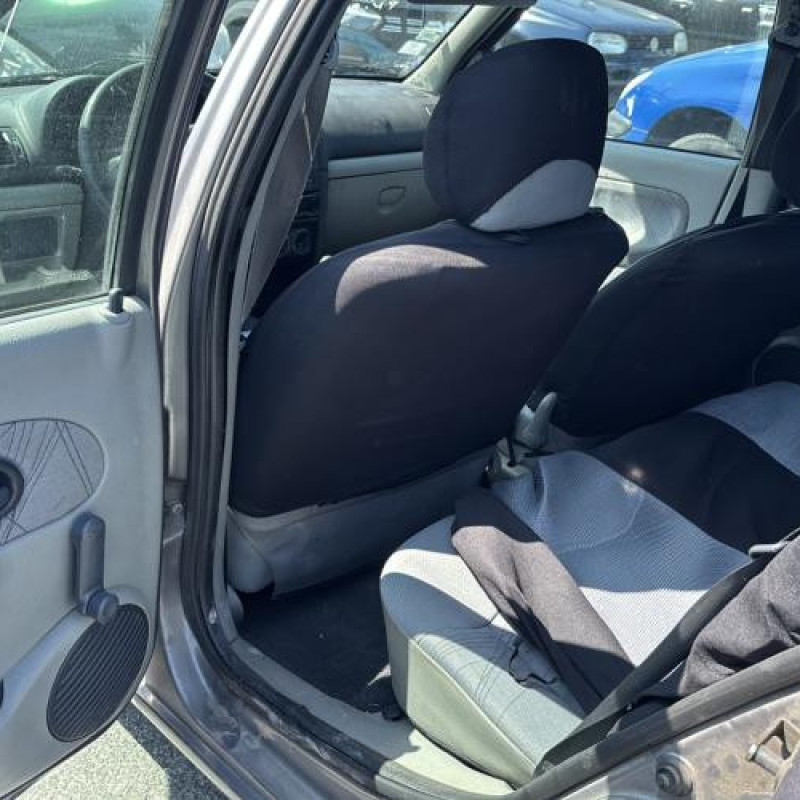 Porte avant droit RENAULT CLIO 2 Photo n°16